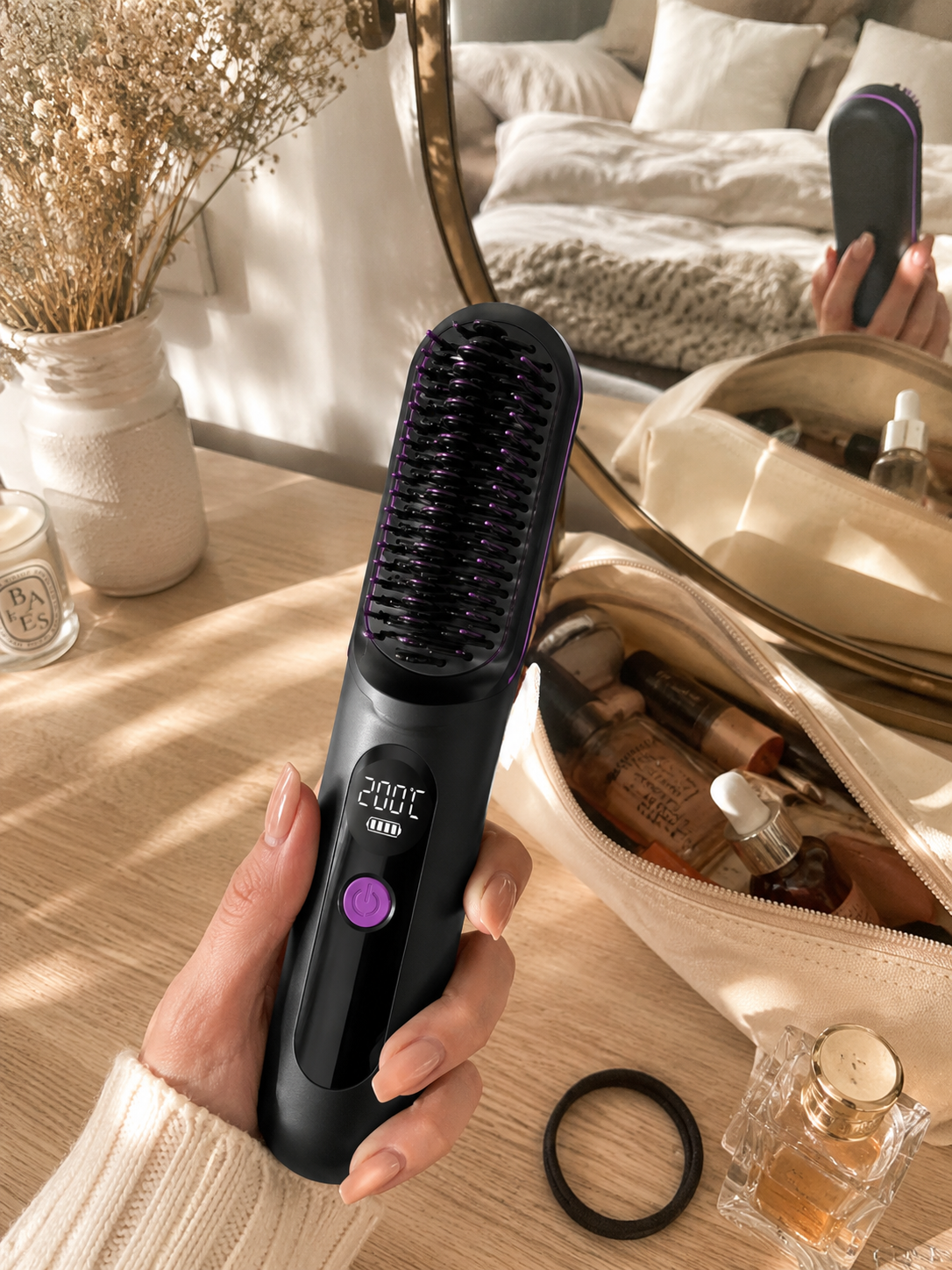 Brosse Lissio tenue en main — compacte et sans fil